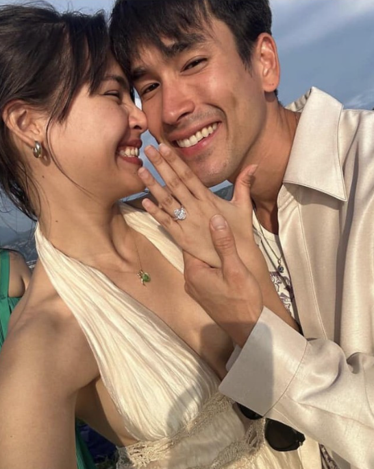 Ngọc nữ Thái Lan nhận lời cầu hôn bạn trai nổi tiếng